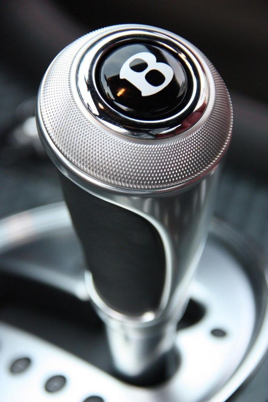 Детали интерьера Bentley Continental GT Speed 2007 года  (фото 27 из 86)
